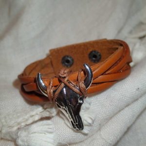 Bracelet tressé cuir camel et tête de vache argent cow skull Atome CROCHU ®