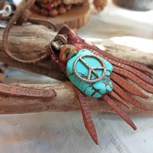 Collier turquoise peace and love tout cuir Atome CROCHU®