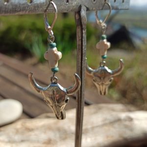 Boucles d'oreilles buffle cow skull et croix Atome crochu®