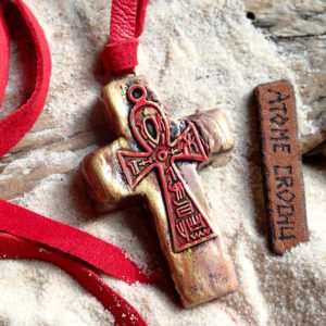 Collier croix Hippie chic croix de vie egyptienne or et rouge Atome CROCHU ®