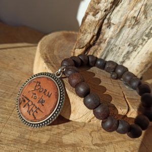 Bracelet bois noir mat  "born to be free" Atome CROCHU ♥ LIBERTE ♥