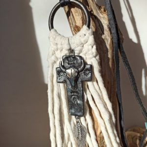 Collier macramé beige crème croix et tête de buffle style Atome CROCHU bijoux ™